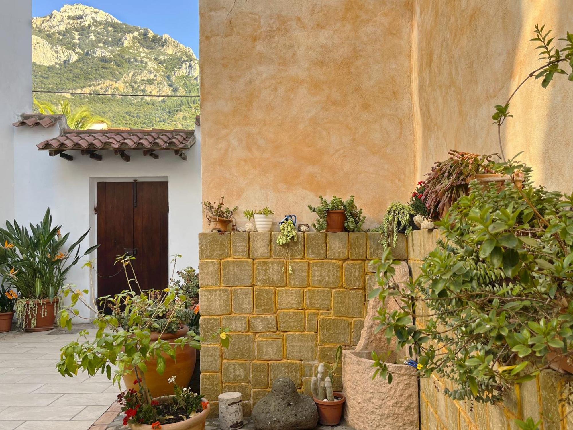 Casa Lia - Independent Apartment In The Gulf Of Orosei Galtellì Exterior foto